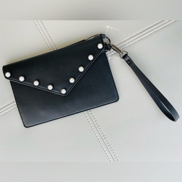 New With Tags
BCBG Pearl + Leather Inspired
Envelope Clutch in
BLACK - Picture 4 of 15